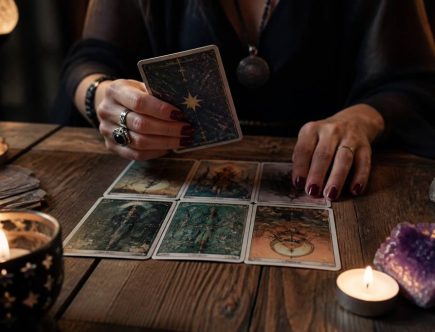 Cartes voyances gratuites : interpréter un tirage et en comprendre les messages