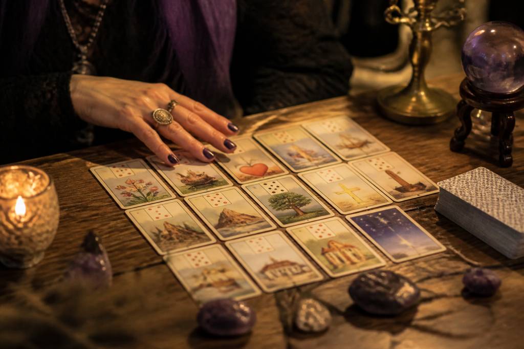 Le petit lenormand : tirage gratuit pour découvrir votre avenir
