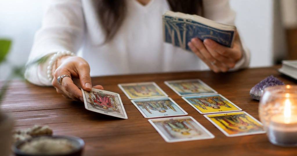 Cartes tarots gratuit : guide complet pour un tirage fiable en ligne
