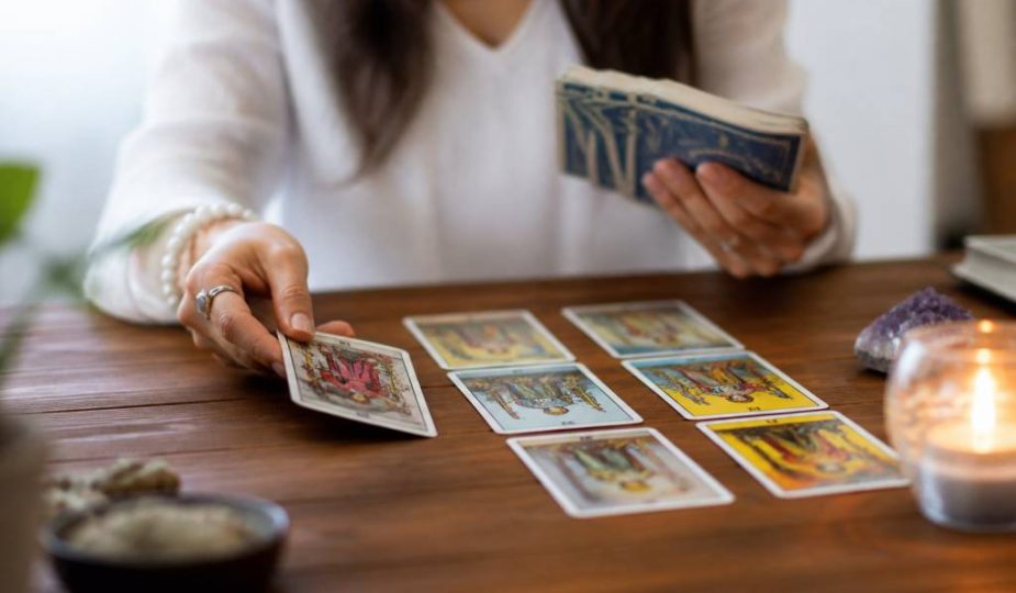 Cartes tarots gratuit : guide complet pour un tirage fiable en ligne