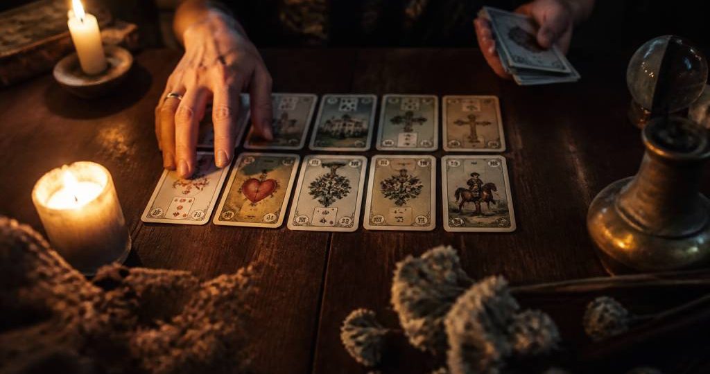 Mlle Lenormand : tirage gratuit et interprétation des cartes