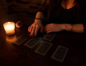 Cartomancie oui non : comment obtenir une réponse claire et fiable