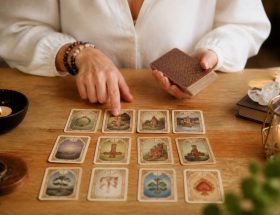 Cartes lenormand tirage : comment interpréter un tirage pas à pas