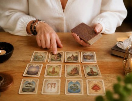 Cartes lenormand tirage : comment interpréter un tirage pas à pas