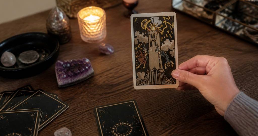 La maison de dieu en tarot : signification, interprétation et messages à connaître