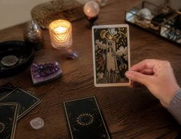 La maison de dieu en tarot : signification, interprétation et messages à connaître