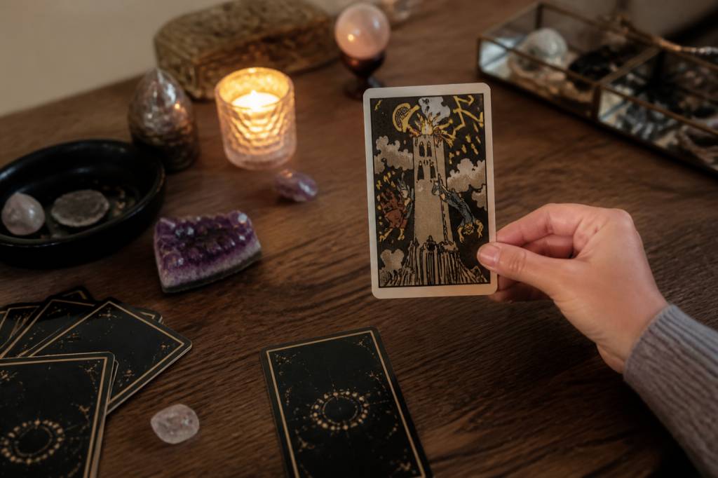 La maison de dieu en tarot : signification, interprétation et messages à connaître