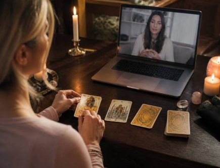 Voyance en direct gratuite : comment obtenir des réponses immédiates et fiables