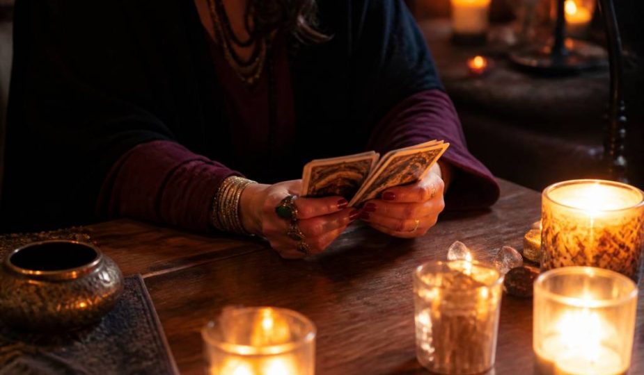Connaître mon avenir gratuit grâce aux arts divinatoires et au tirage de tarot