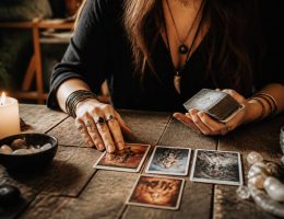 Tarot travail gratuit immédiat : comprendre les messages du destin pour votre avenir professionnel